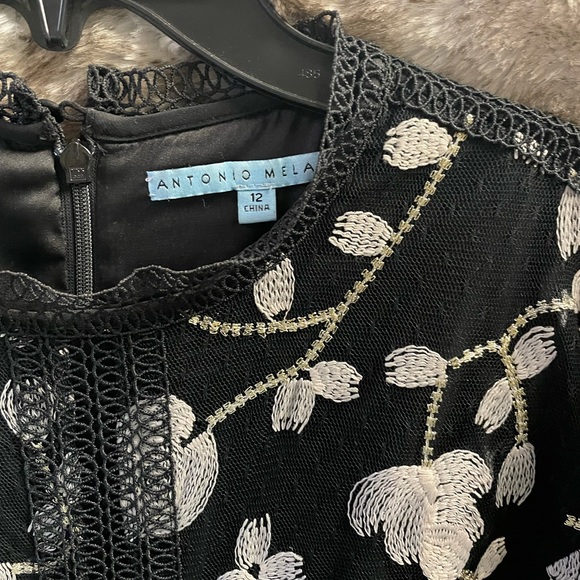 Lace and  embroidered detail dress - Picture 5 of 7